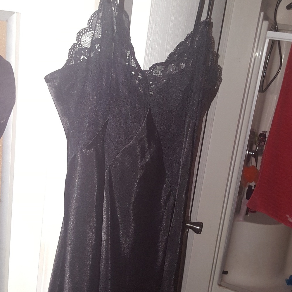 Full legnth nightgown adjustable straps